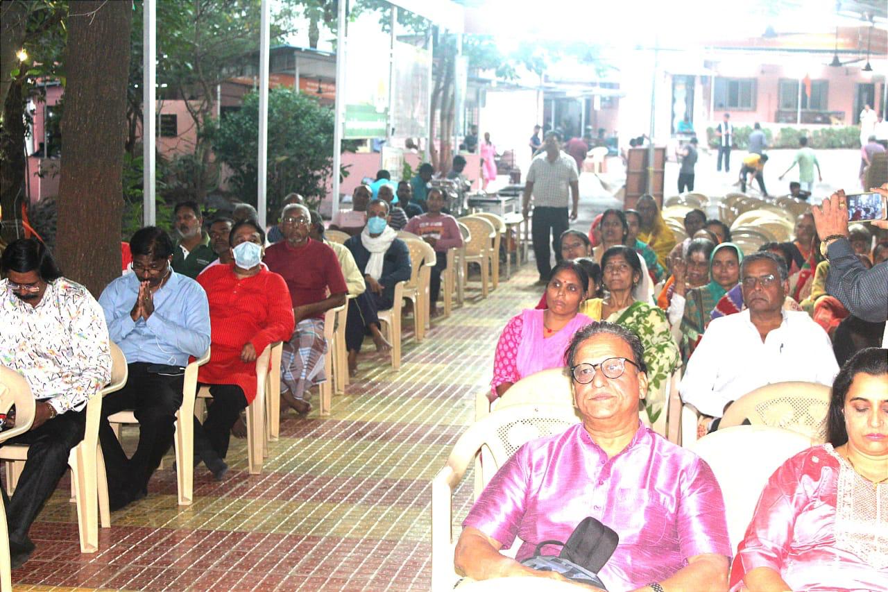 Participants learning in a guided Abundisha workshop